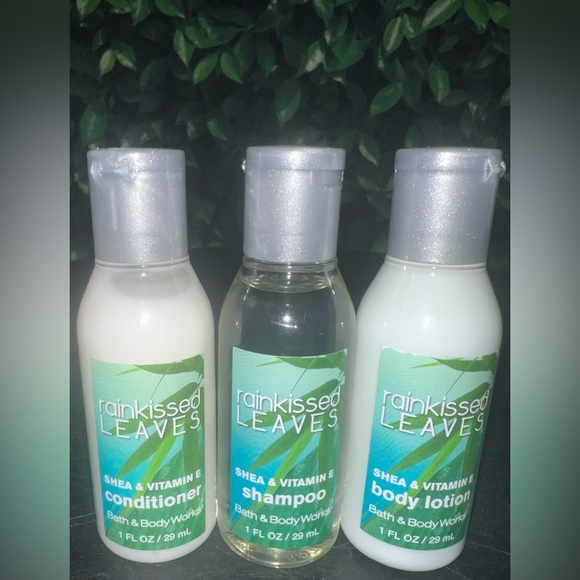 SALE 🆕 Bath and Body Works Rainkissed Set 1oz Plastic wrapped to prevent leakage - Picture 3 of 4